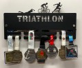 tri czarny z medalami.jpg